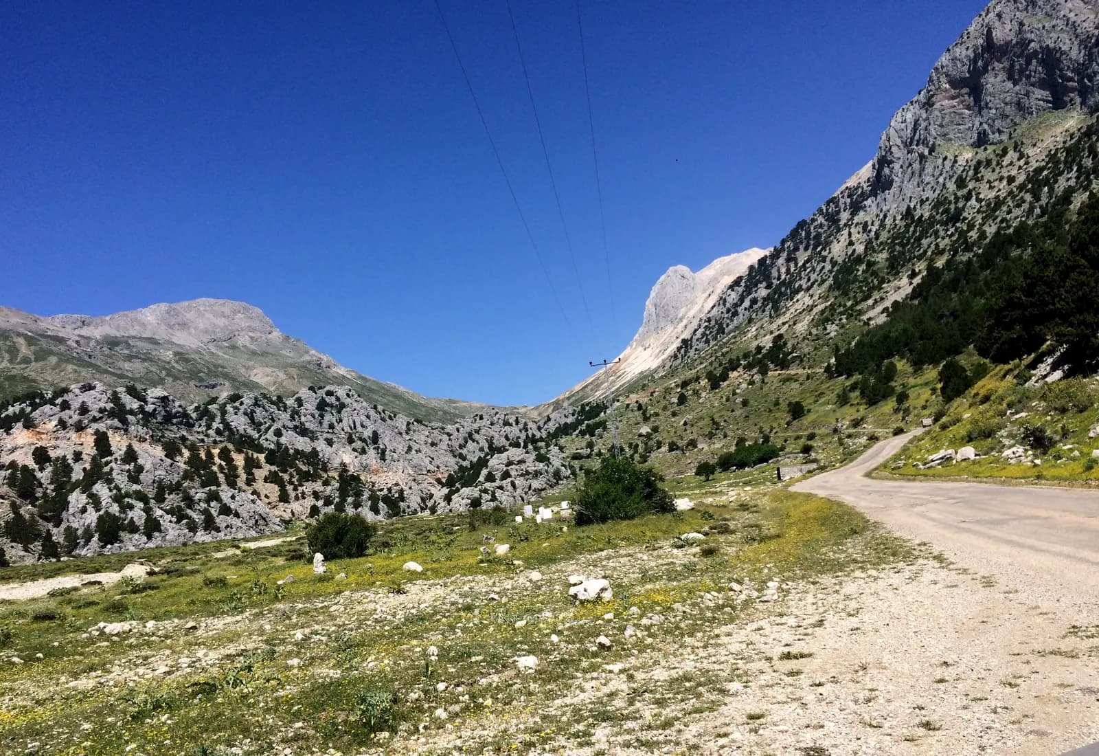 Gündoğmuş'ta Pembelik'e uzanan dağ yolu