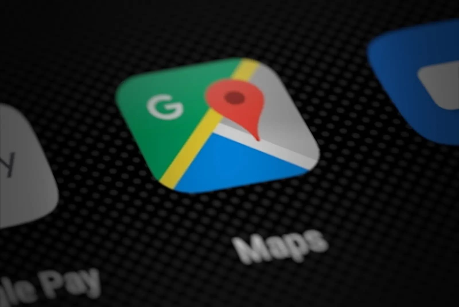 Akıllı telefon ekranında Google Haritalar uygulamasının simgesi